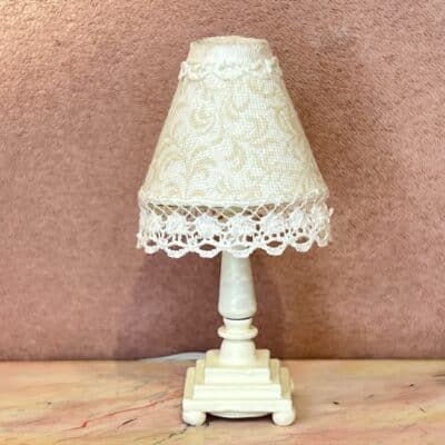 Miniature dukkehus bordlampe i creme