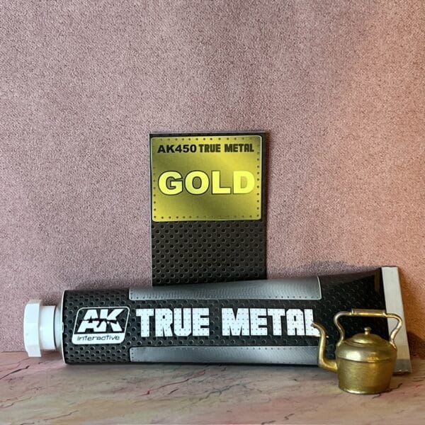 Guld metalmaling ligner rigtig metal