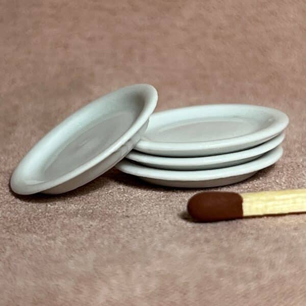 Hvide porcelæns tallerkener