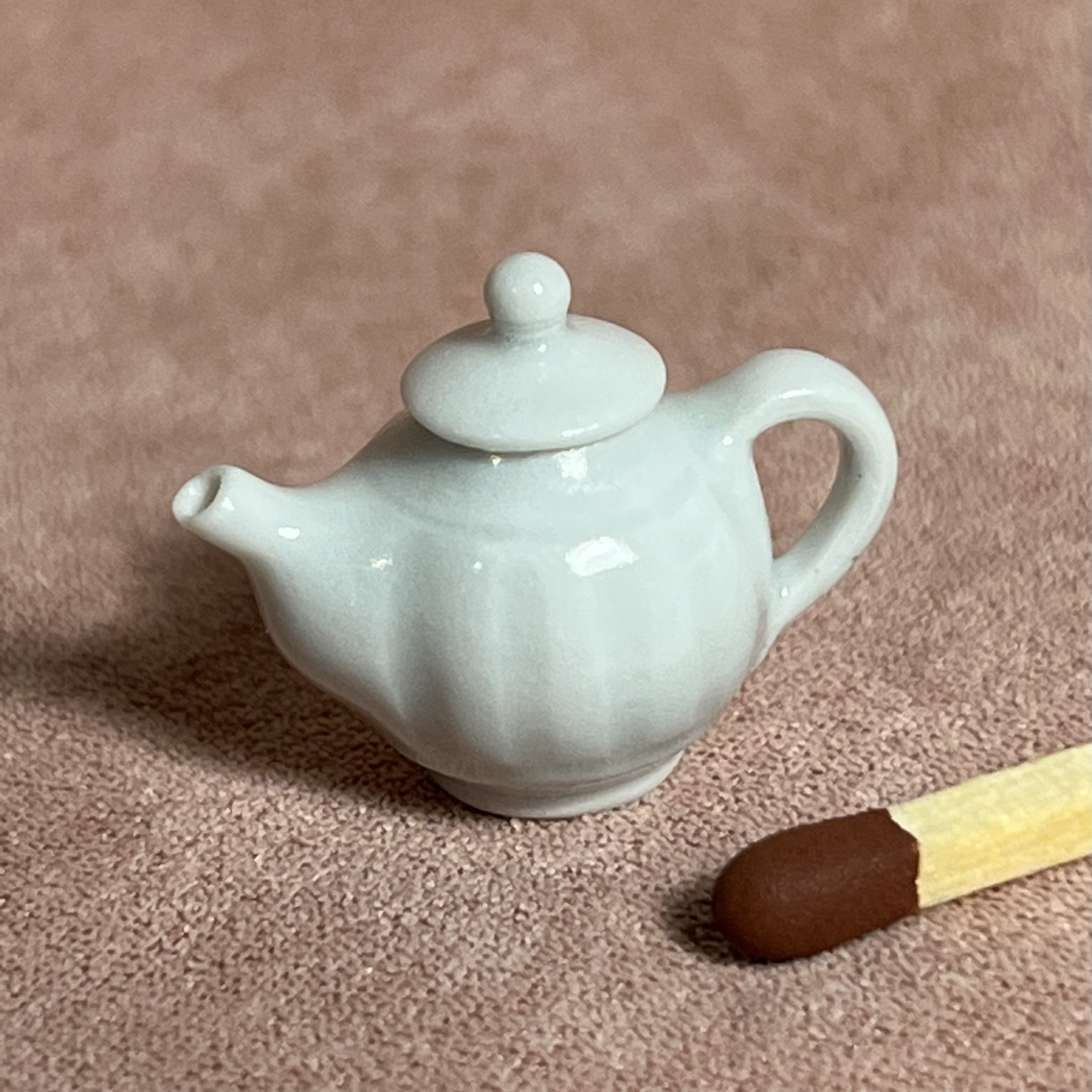 Porcelæns tepotte med låg