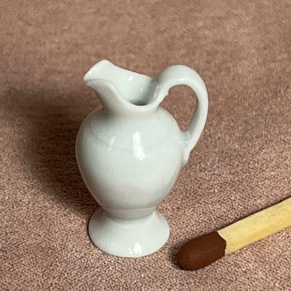 Porcelæns vase eller kande i hvid
