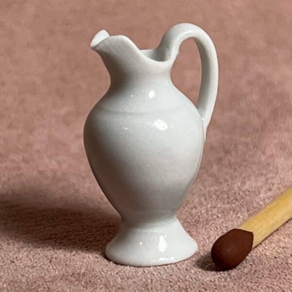 Vase / kande i hvid porcelæn