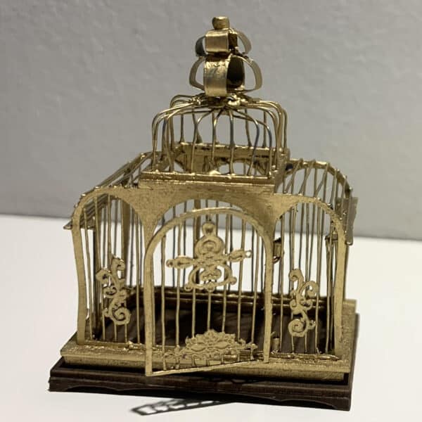Fuglebur KIT i miniature i sødt design med afrundet tag og fine ornementale dekorationer