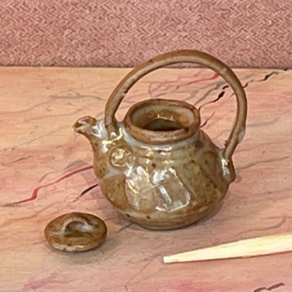 Miniature keramik tepotte i glaseret brun