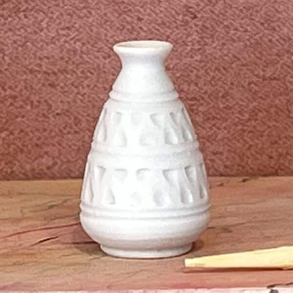 Miniature vase i hvid keramik med mønster