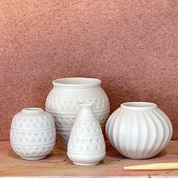 Mønstret krukke sæt i hvid keramik