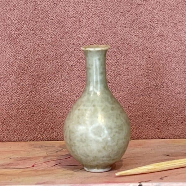 Glat og enkel miniature vase til dukkehuset