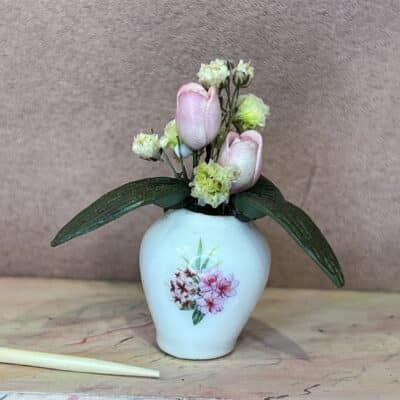 Miniature Tulipaner i rosa med tørret Brudeslør