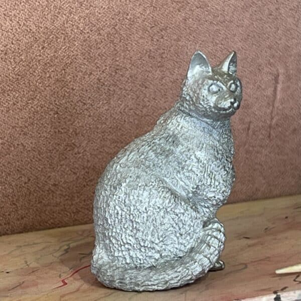 Siddende kat til mal-selv miniature