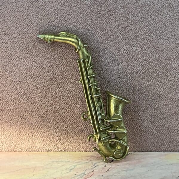 Saxofon i messing
