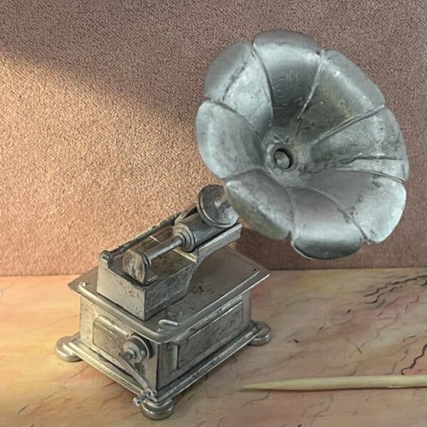 Dukkehus fonograf, eller grammofon - musikinstrument