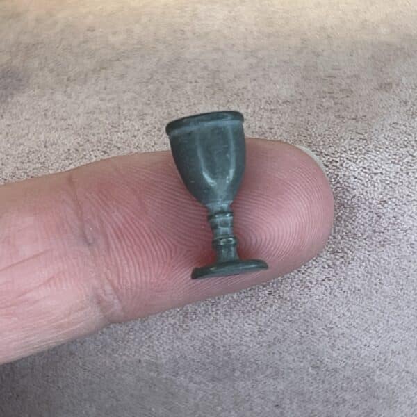Miniature særkalke i metal