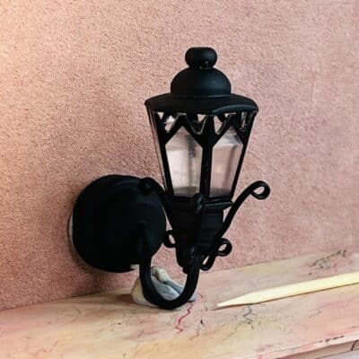 Miniature væglampe / væglanterne til udendørs. LED lampe til dukkehuset