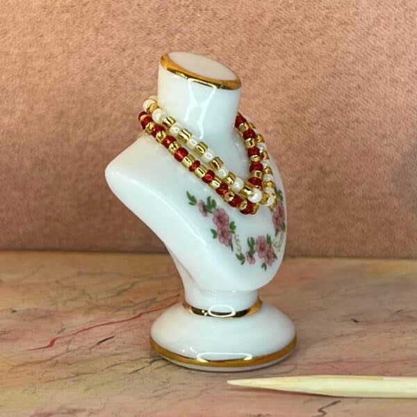Porcelæns smykkegine fra Reutter Miniaturen
