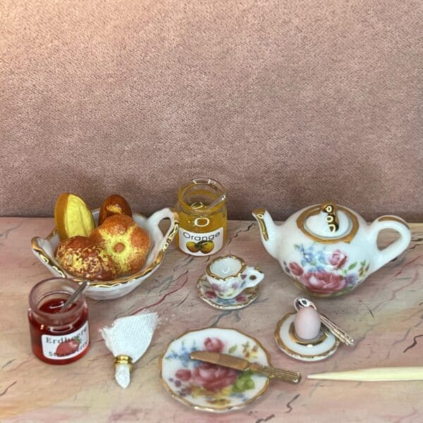 Morgenmad i miniature porcelæn fra Reutter Miniaturen