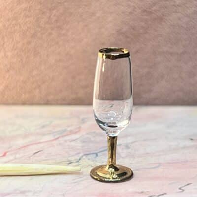 Højt slankt glas i miniature