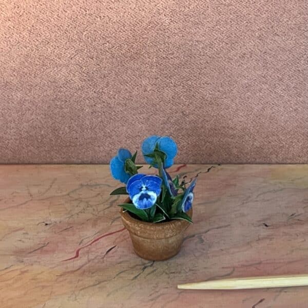 Mini blomst med Stedmoder plante