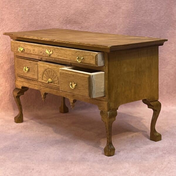 Miniature Chippendale sidebord