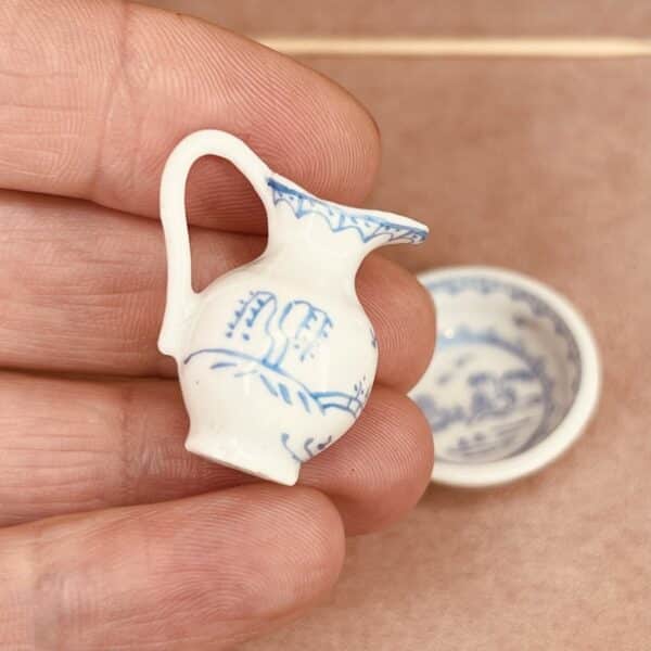 Miniature kande med håndmalet japansk motiv