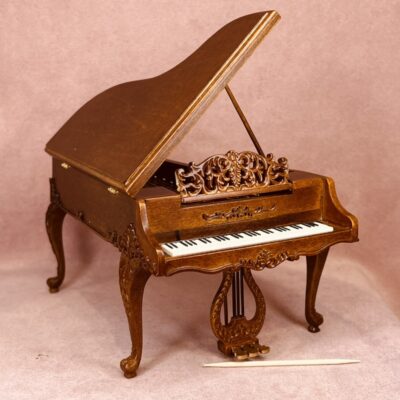 Miniature flygel / piano til dukkehus musikrummet