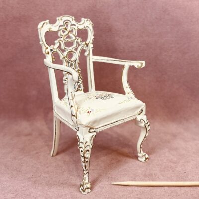 BRUGT miniature stol til dukkehus 1:12