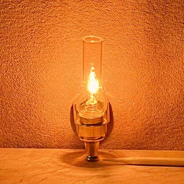 Lampe til at hænge på væggen i dukkehuset