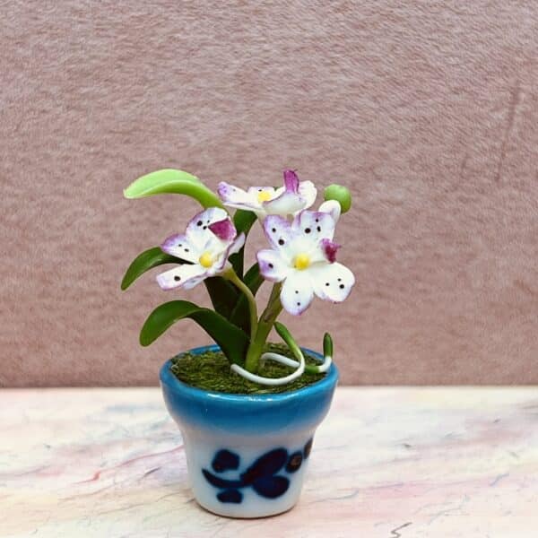 Miniature blomster til dukkehus i skala 1:12. Orkidi i urtepotte