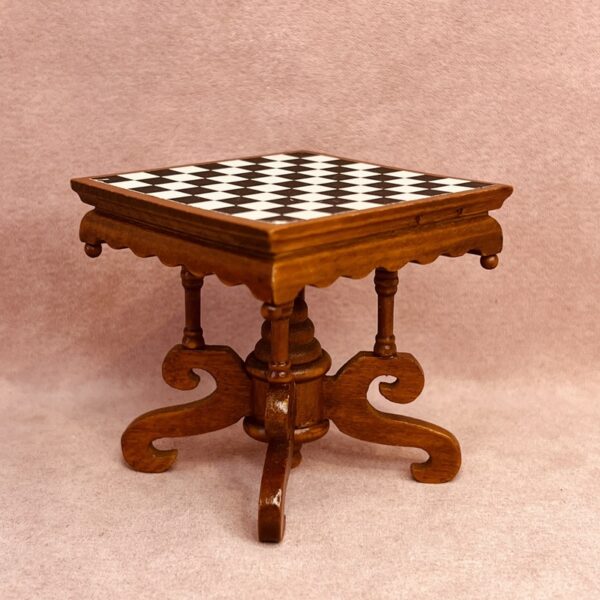 Dukkehus møbler i fin kvalitet - skakbord
